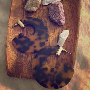 Boutique cheetah print acrylic earrings